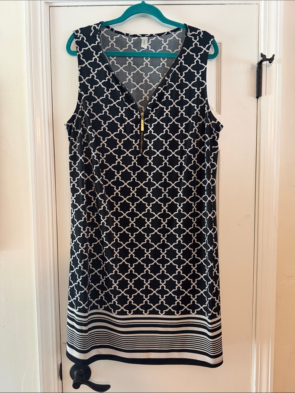 Tacera Black and White Sleeveless Geo Print Shift Dress